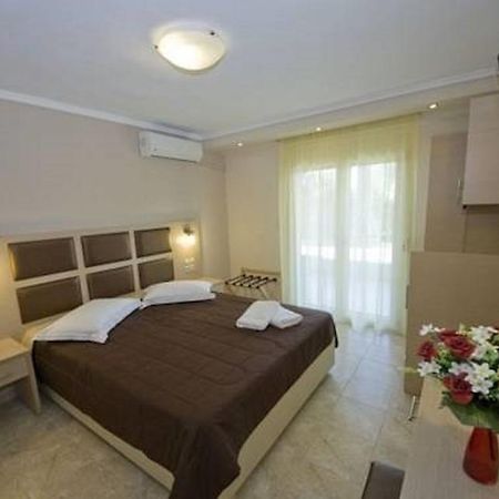 Gaia Studios & Apartments Nea Plagia Bagian luar foto