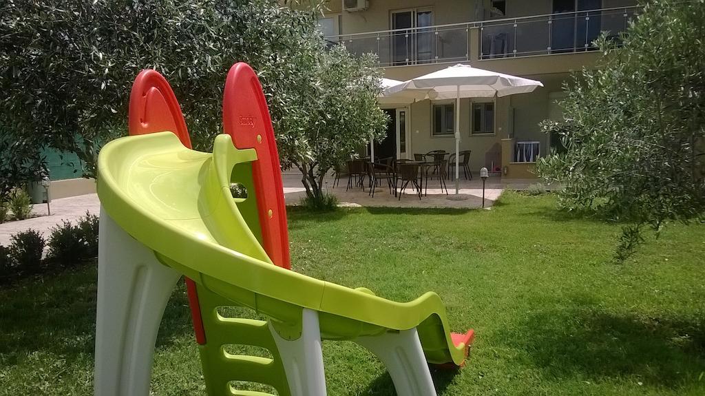 Gaia Studios & Apartments Nea Plagia Bagian luar foto